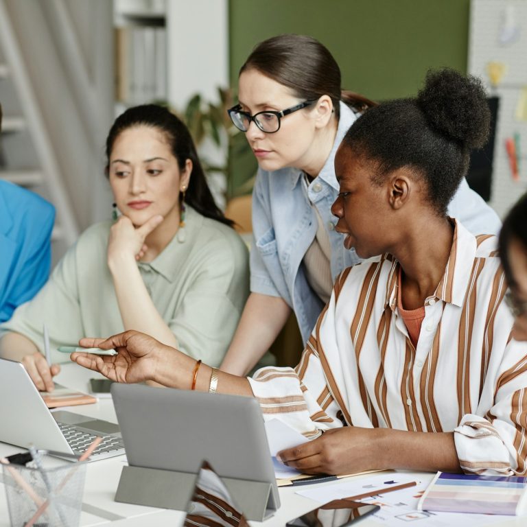 Ketahui Dasar-Dasar Business Communication untuk Mengelola Startup